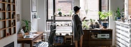 Trabajar de pie: qué ventajas para tus empleados